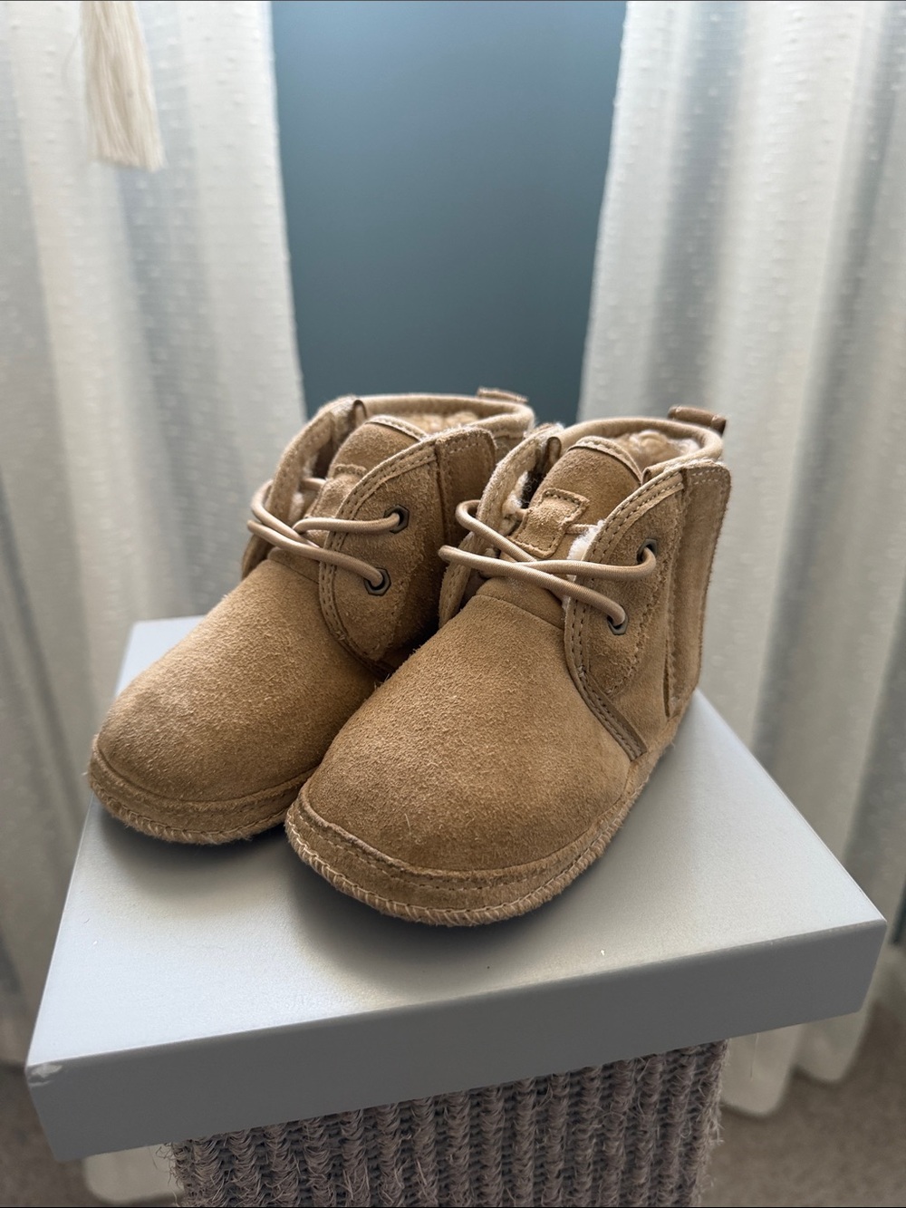 UGG Kids Chestnut Suede Lace-Up Boots